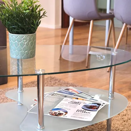 Tron Apartament